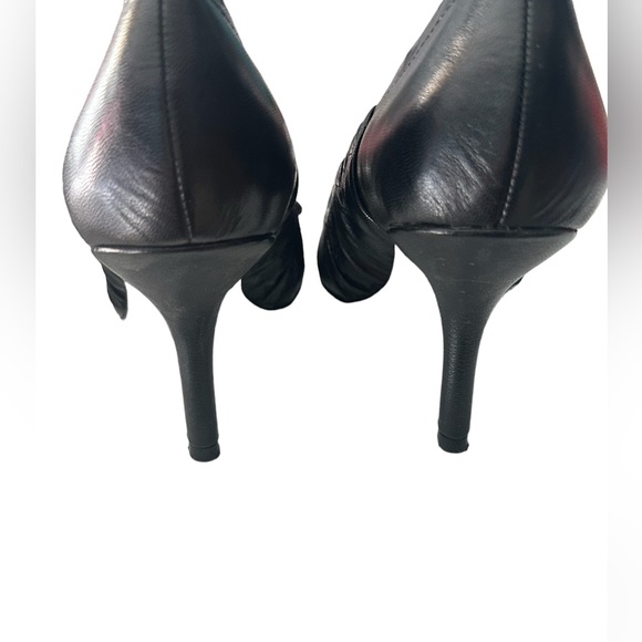 Tahari Heels Size 8 - Picture 4 of 8